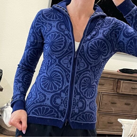 Icelandic Design Patterned Full Zip Wool Blend Sweater in Royal Blue size Small - Picture 3 of 16